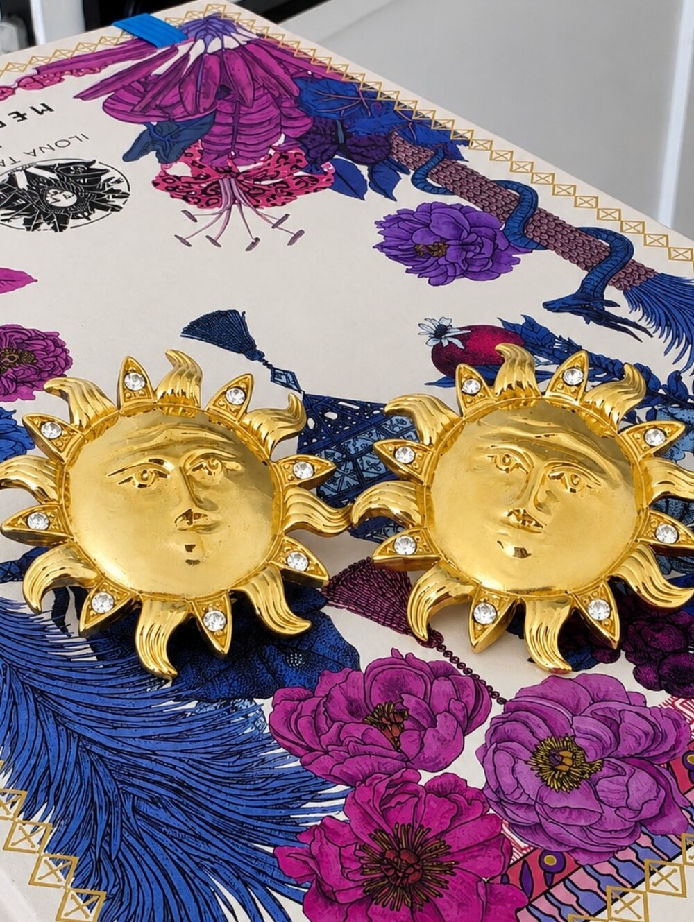 Vintage Celestial Sun Face Rhinestone Statement Earrings Gold Tone 1.5" Y2K Boho